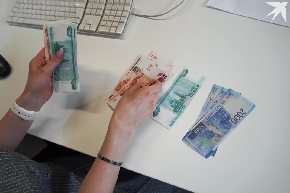 Средняя номинальная зарплата в июне 2025 года составила 129 960 рублей.