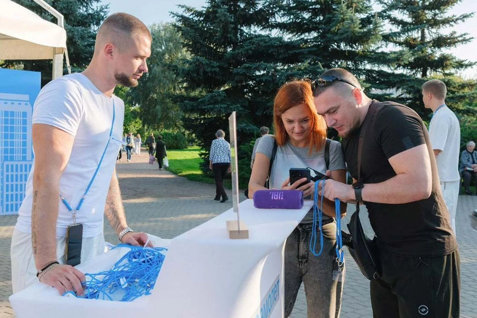 Местные жители сделали фото на память в специальных зонах. Фото: пресс-служба группа «Самолет»