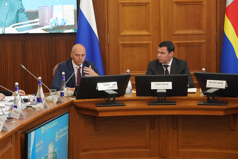 Мероприятие состоялось под председательством помощника Президента России Дмитрия Миронова и с участием губернатора Калининградской области Алексея Беспрозванных.