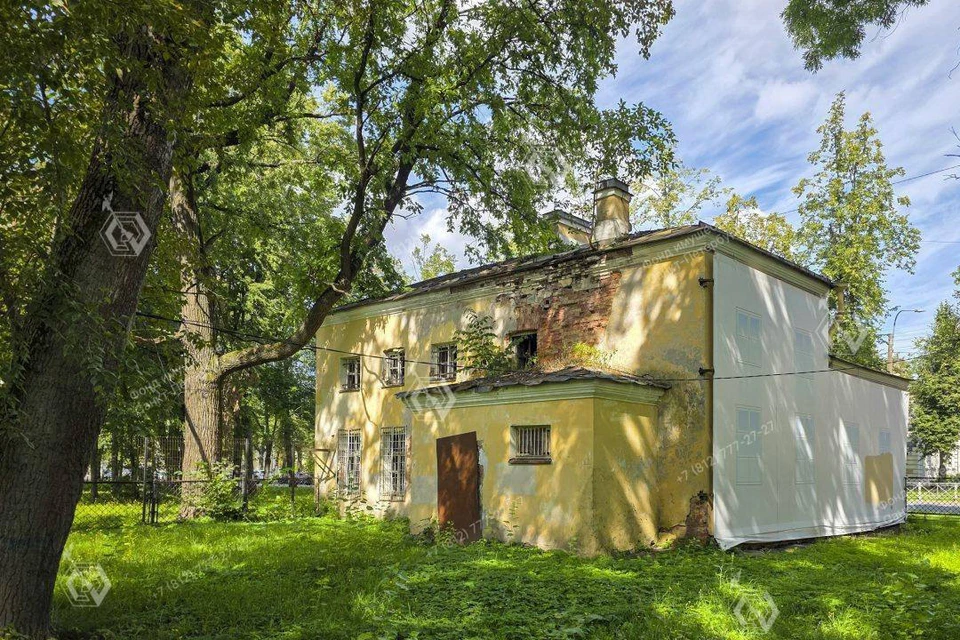 Историческому зданию ищут инвестора. Фото: t.me/kiospb