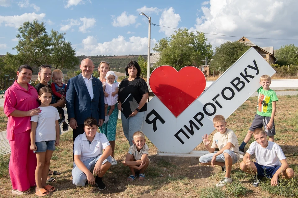 Местные жители действительно преображают Пироговку. Фото: пресс-служба губернатора Севастополя