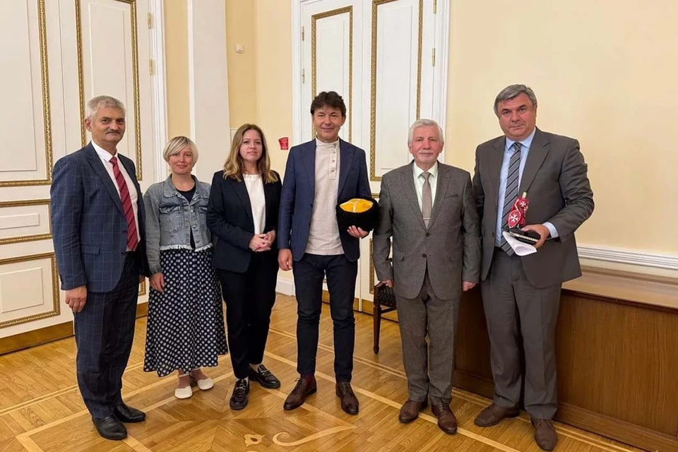 Встреча прошла в Смольном. Фото: Комитет по внешним связям