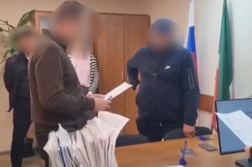 52-летний уроженец Львовской области получил паспорт гражданина России в 2009 году.