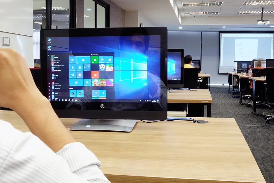 Аналитик Муртазин предупредил о риске использования Windows 10 с 14 октября. Фото: Thannaree Deepul/Shutterstock/Fotodom