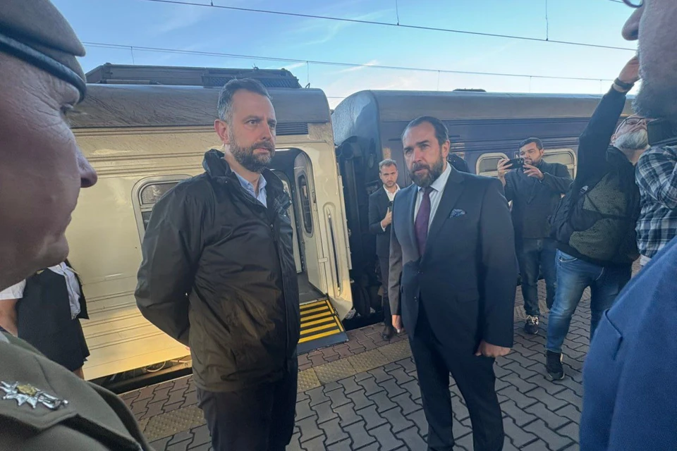 Глава Минобороны Польши Косиняк-Камыш прибыл в Киев. Фото: Telegram-канал издания «Страна»