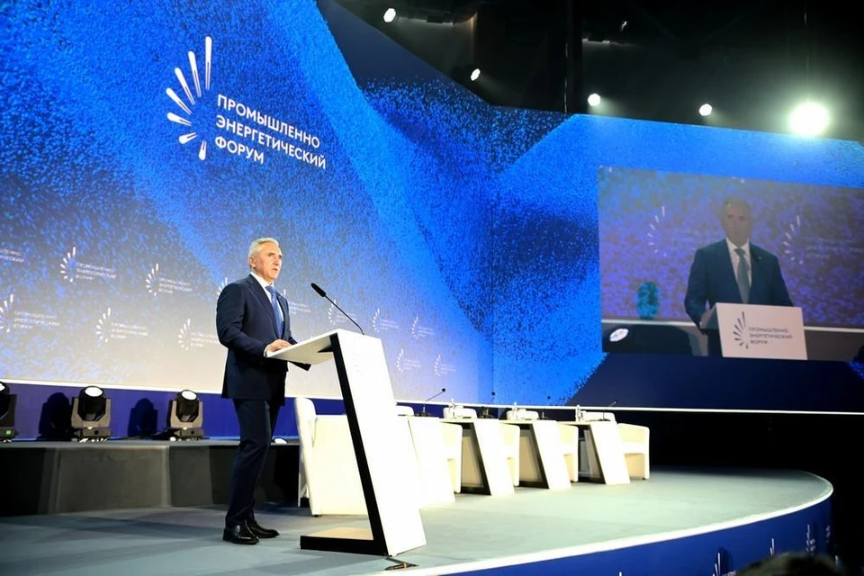 Губернатор Александр Моор констатировал постоянное укрепление статуса Промышленно-энергетического форума TNF, как одной из основных отраслевых площадок России для осуждения самых актуальных вопросов развития топливно-энергетического комплекса страны. Фото: Пресс-служба губернатора Тюменской области.