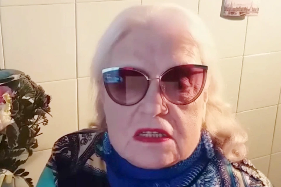 Лидия Федосеева-Шукшина готовится к своим похоронам. Кадр видео шоу "Пусть говорят" на Первом канале