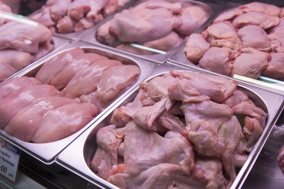 Сальмонеллы и листерии обнаружили в курином мясе в Нижнем Новгороде