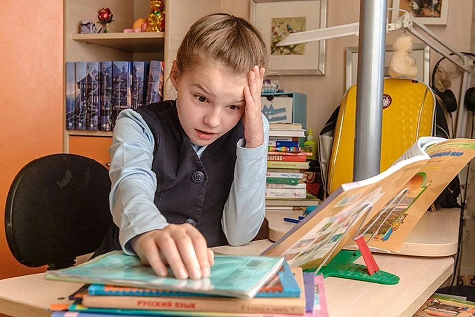 Школьникам хотят освободить субботу: в Госдуме говорят об отмене домашнего задания