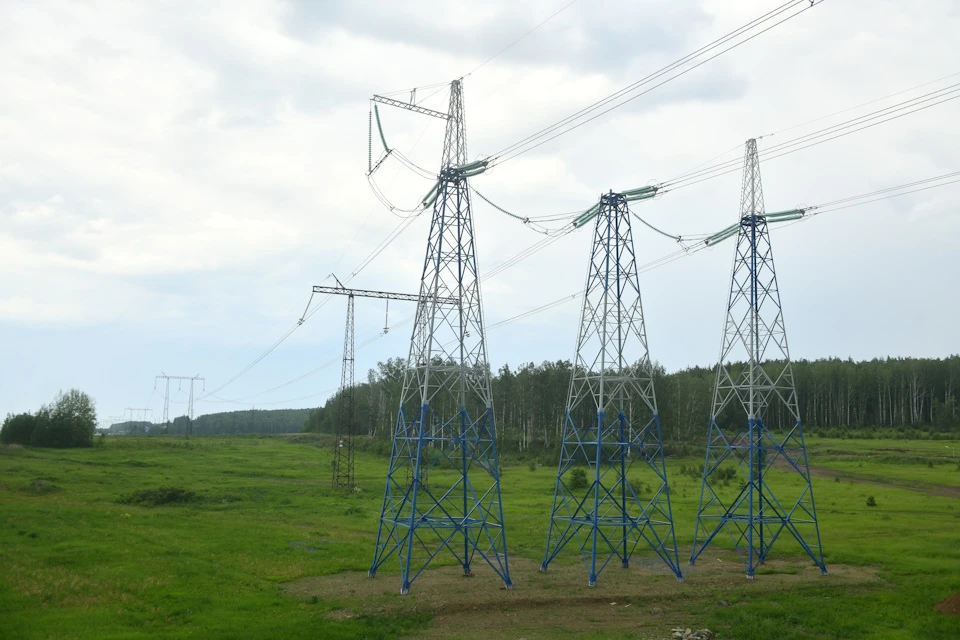 Бригады электриков проводят плановые работы на сетях Херсонщины