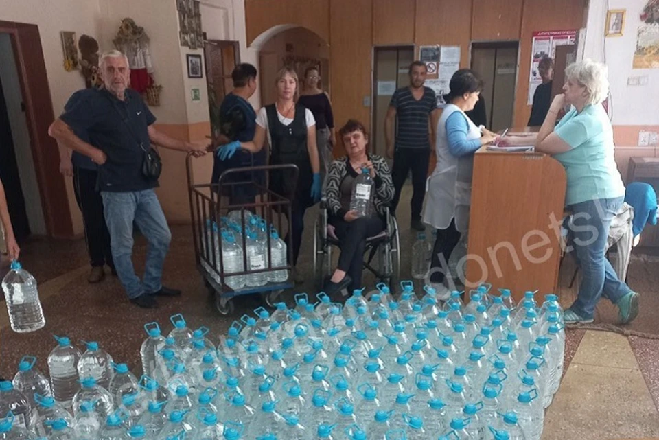 Жителям помогают справиться с дефицитом воды. Фото: ТГ/Кулемзин