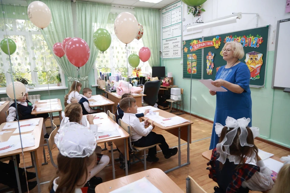 «Комсомолка» выбирает лучшего учителя Санкт-Петербурга: у кого будет сильнее народная любовь?