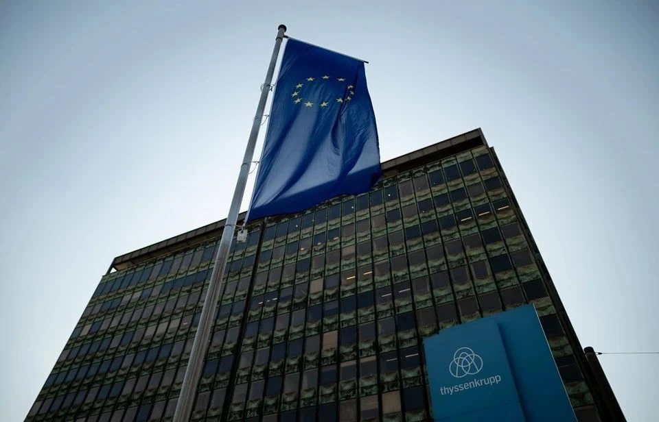 Politico: ЕС хочет разрешить дать Украине кредит из активов РФ в обход Венгрии