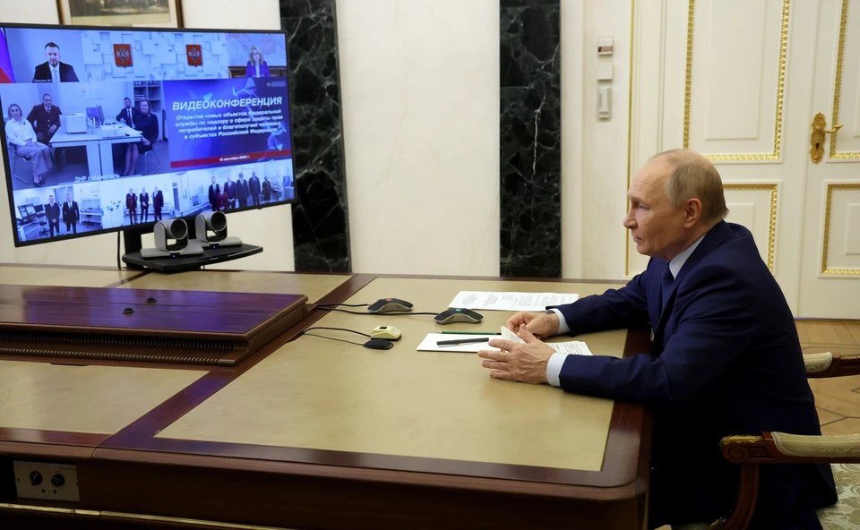 Президент в режиме видеоконференции открыл современные лаборатории Роспотребнадзора в Мариуполе и Волновахе. Фото: kremlin.ru