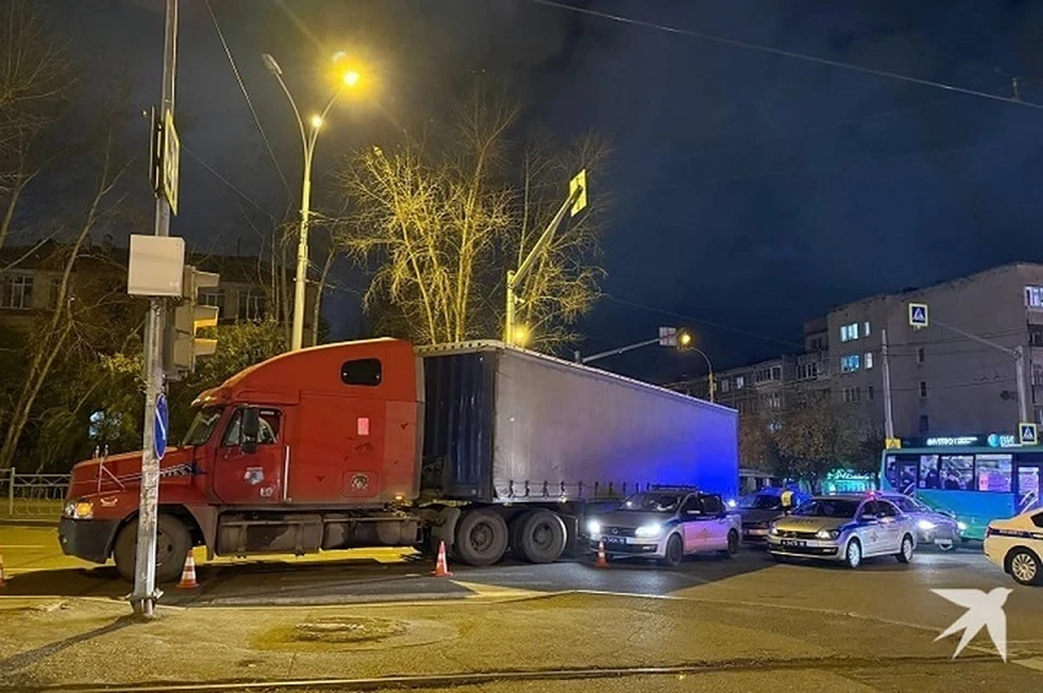Под колесами грузовика погибла 59-летняя женщина