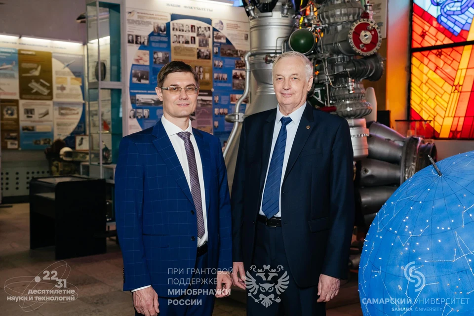 Эксперименты проводили на установке с неодимовым лазером. Фото: Олеся Орина