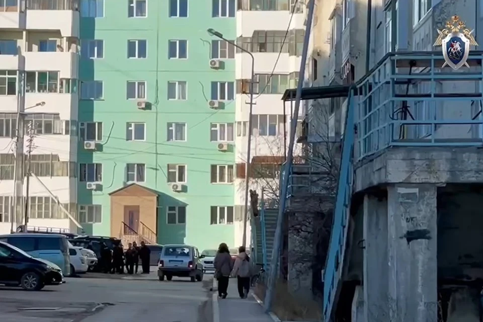Следователи устанавливают обстоятельства и мотив преступления. Фото: скриншот с видео СУ СКР Якутии