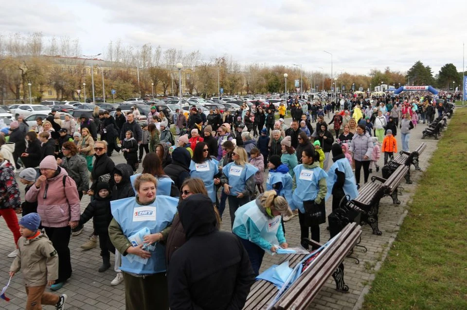 В Каменске-Уральском «День ходьбы» собрал 7 тысяч участников. Фото: департамент информационной политики Свердловской области