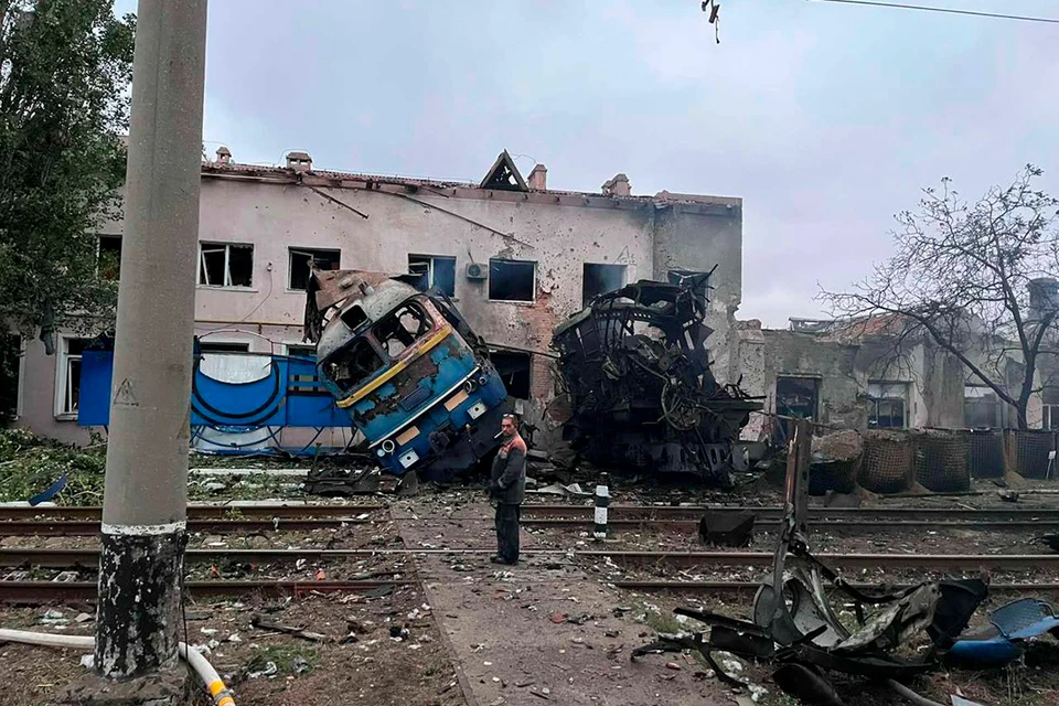 Партизанам сегодня необязательно пускать поезда под откос. Достаточно сообщить о военном эшелоне, и к нему вылетит «птичка». Фото: ГСЧС
