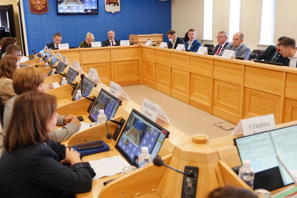 На заседании было принято решение рекомендовать проект закона об исполнении бюджета за 2024 год к рассмотрению на ближайшей сессии областного парламента.
