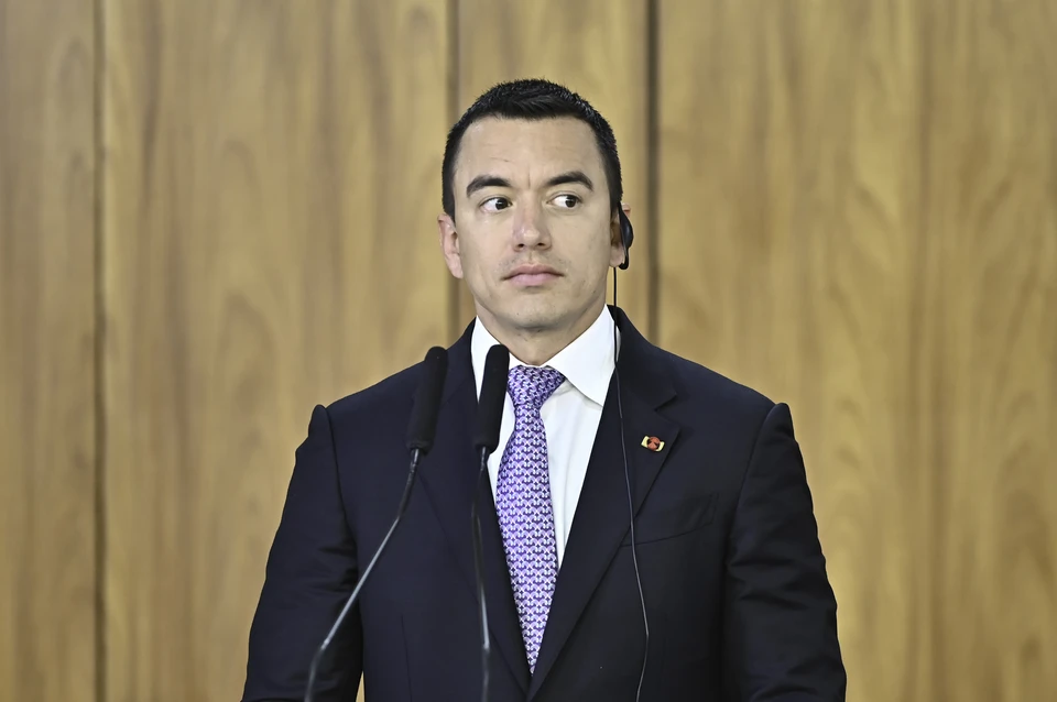 В Эквадоре обстреляли кортеж президента Нобоа