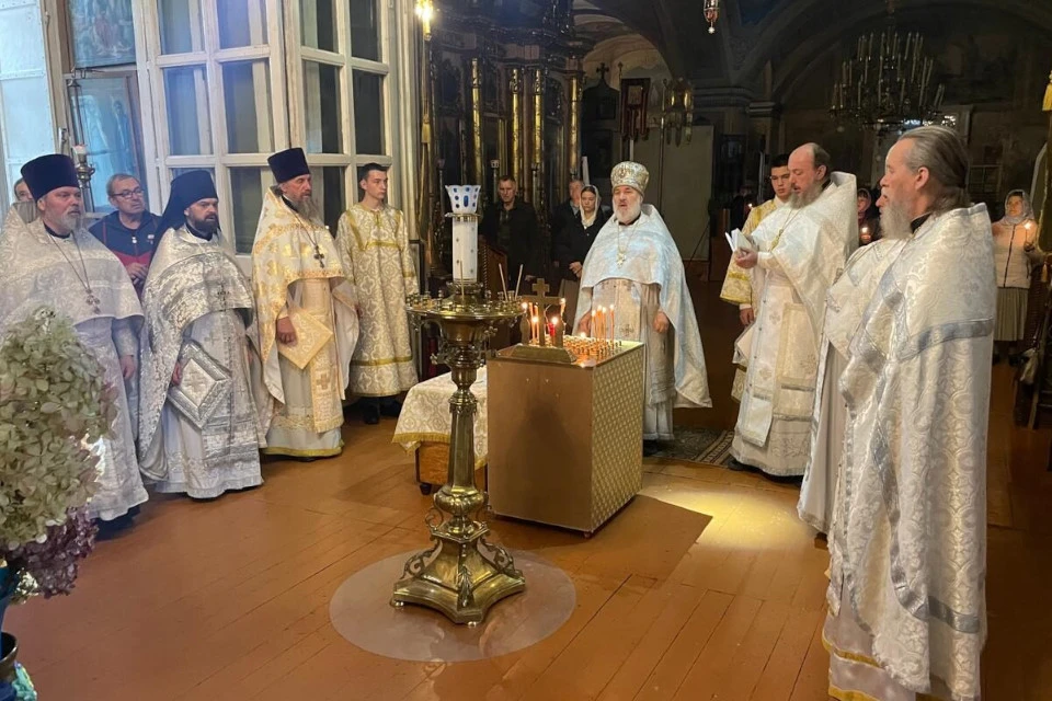 Соборное служение духовенства в память о митрополите Калининском и Кашинском Алексии. Фото: Тверская епархия, Конаковское благочиние