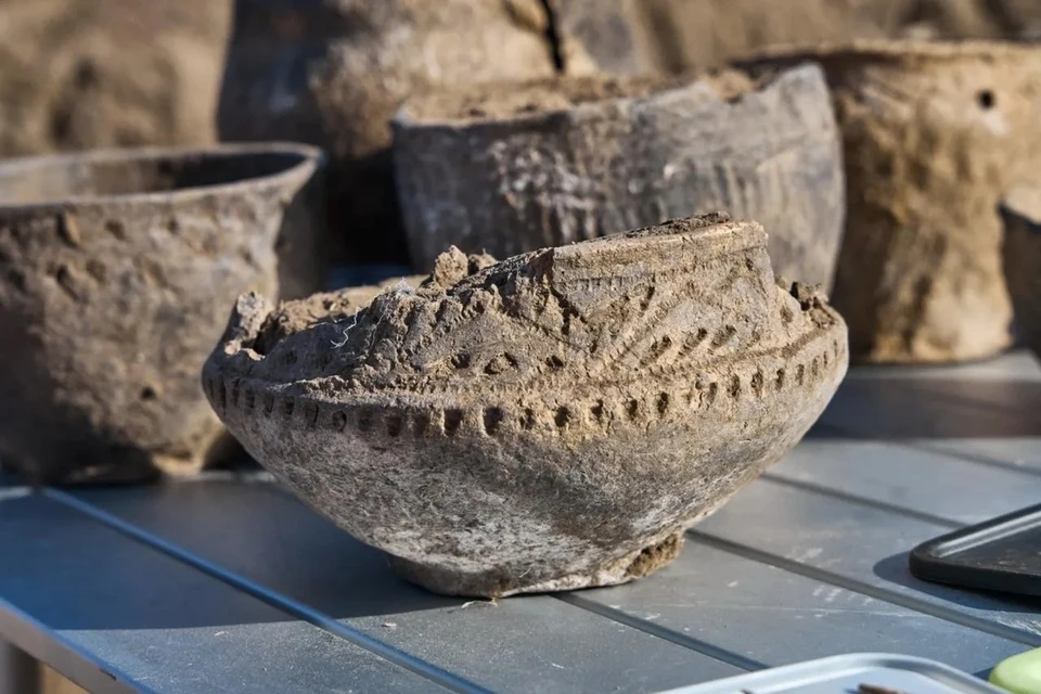 Археологи нашли глиняную посуду под Самарой. Фото: Вячеслав Федорищев