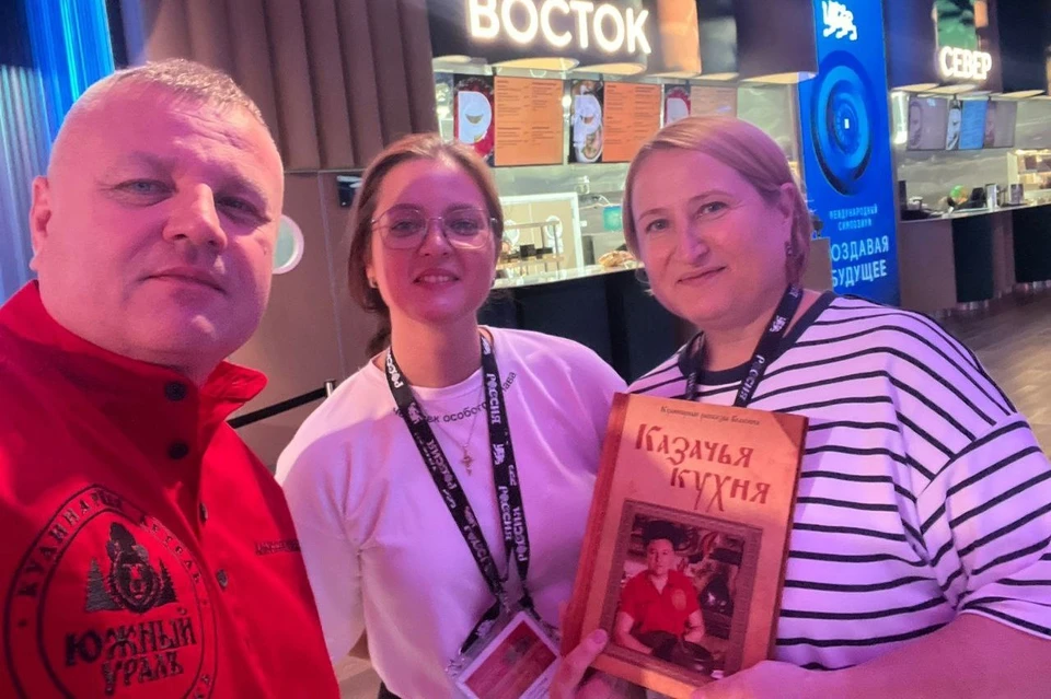 Алексей Белкин подарил участникам мастер-класса свои книги.