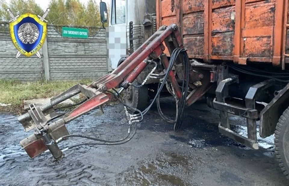 В Могилеве водитель сам ремонтировал грузовик и погиб. Фото: СК.