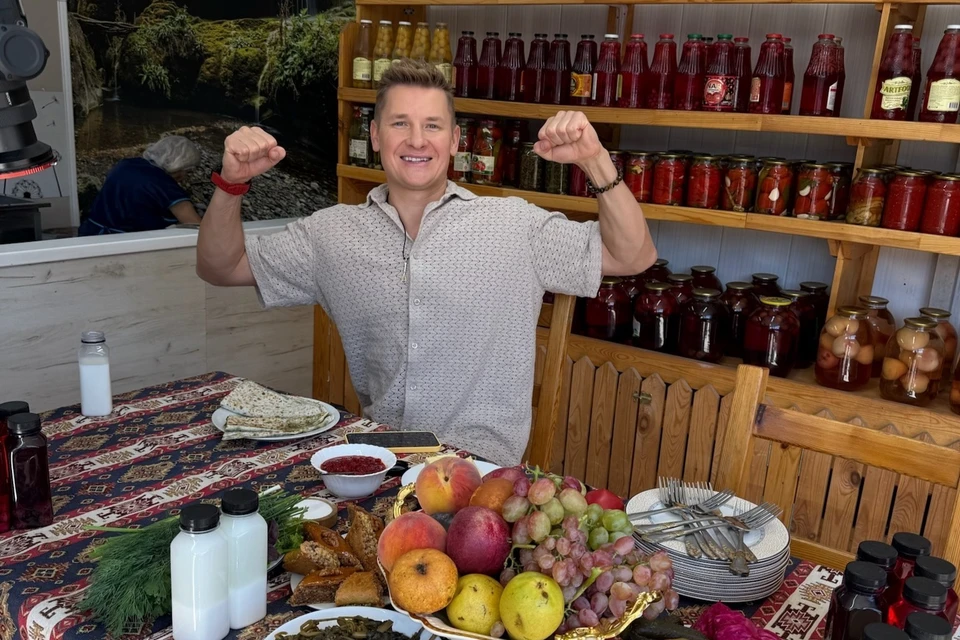 Александр Белькович оценил гастрономию Краснодара. Фото: vk.com/belkovich100mest