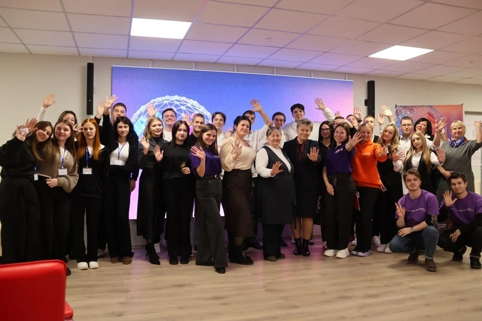 Школьники ДНР узнали о добровольчестве на форуме «Доброволец Республики 2025». Фото: ТГ/Трофимов