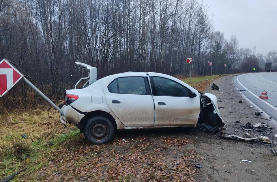 Столкновение грузовика и легковушки привело к гибели двух человек. Фото: ГАИ по Кировской области.