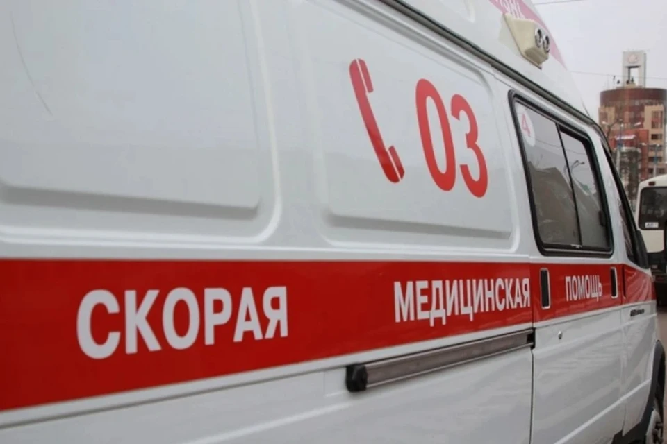 Скорая везла роженицу в роддом и перевернулась.