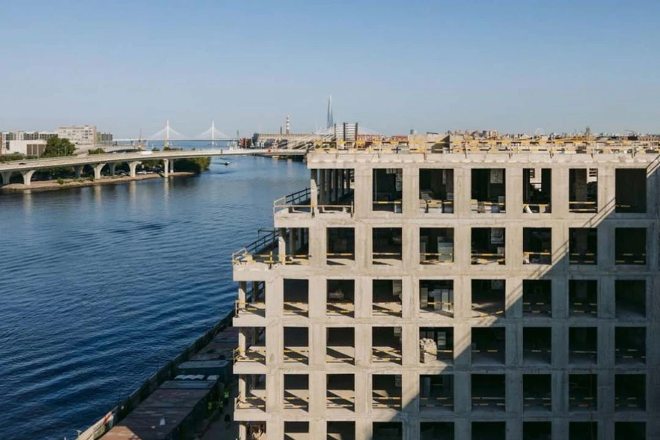 Квартира свободной планировки стоит на берегу Невы. Фото: скриншот с «Циан»