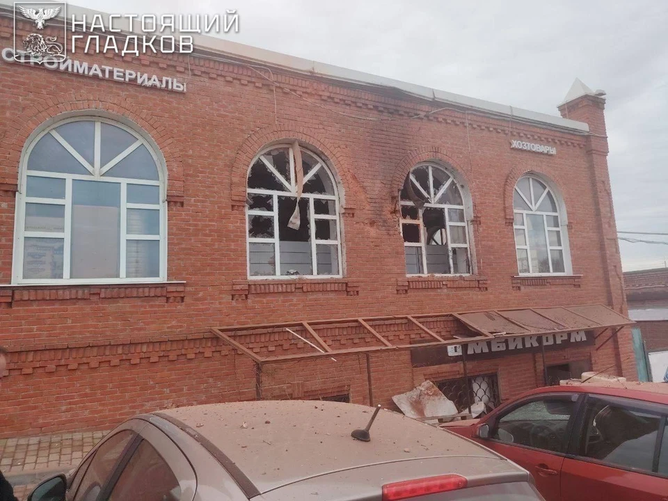 В селе Стрелецкое в коммерческом объекте повреждены остекление, фасад и оборудование.