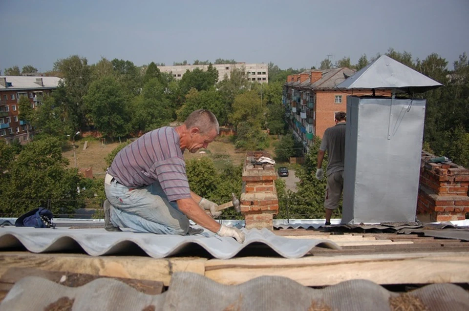 Управляющая компания оплатит ремонт иномарки, пробитой куском крыши в Якутии