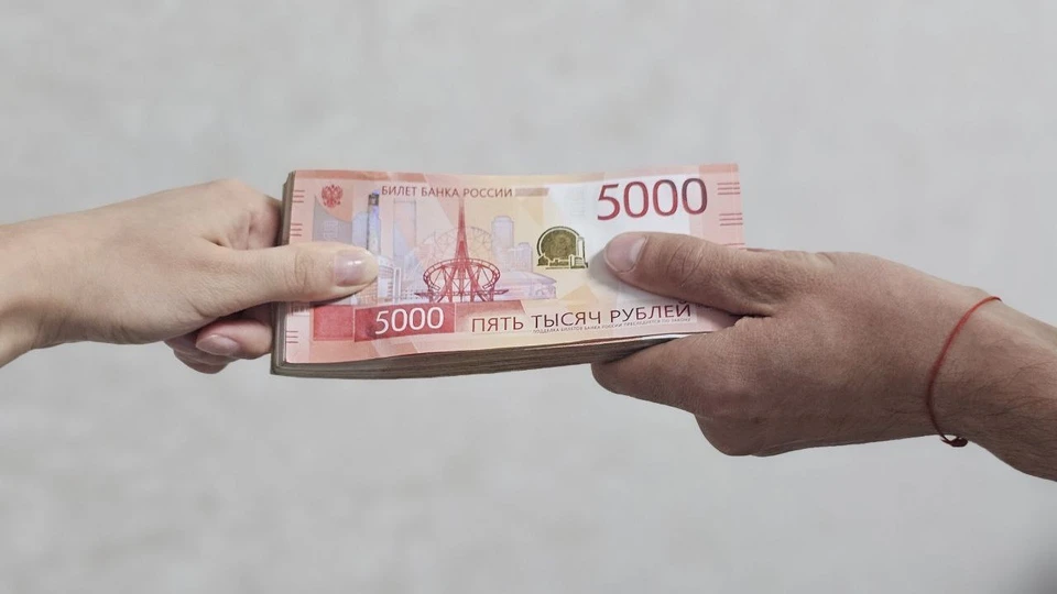 Мужчине передали взятку в размере 500 тысяч рублей