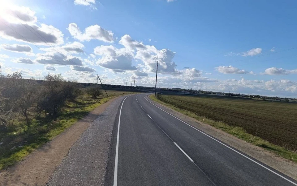 Специалисты полностью обновили дорожное полотно, уложив новое асфальтовое покрытие. Фото: Минтранс Крыма/Tg