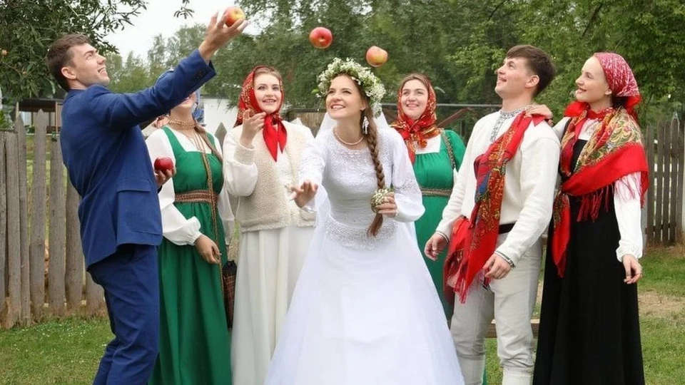 Свадьбы обычно играли осенью