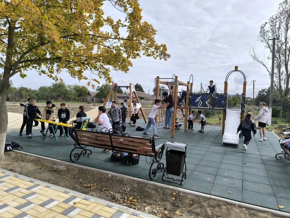 Две детские площадки построили в Ипатово на Ставрополье. Фото: администрация Предгорного округа