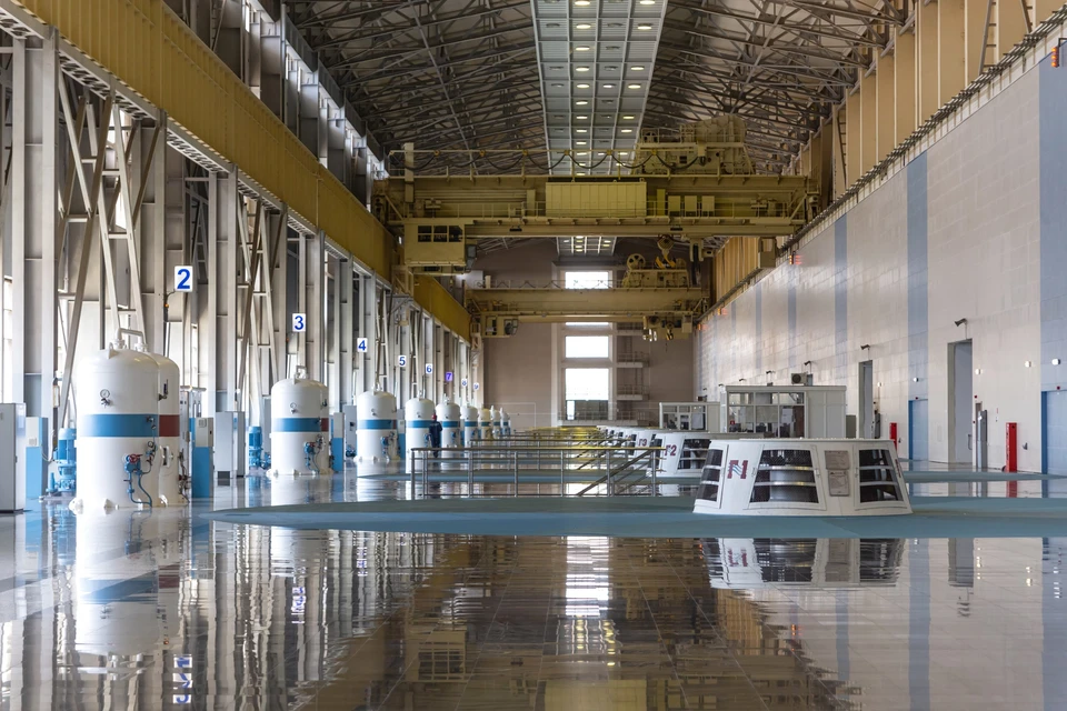 В машинном зале станции