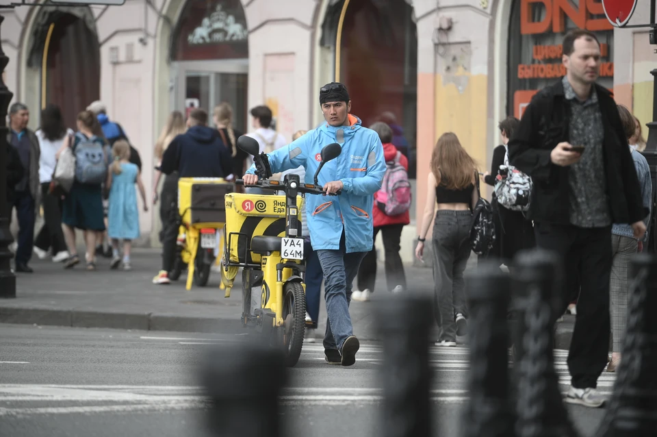 ТАСС: Курьеры в Москве зарабатывают около 20 тысяч рублей за сутки