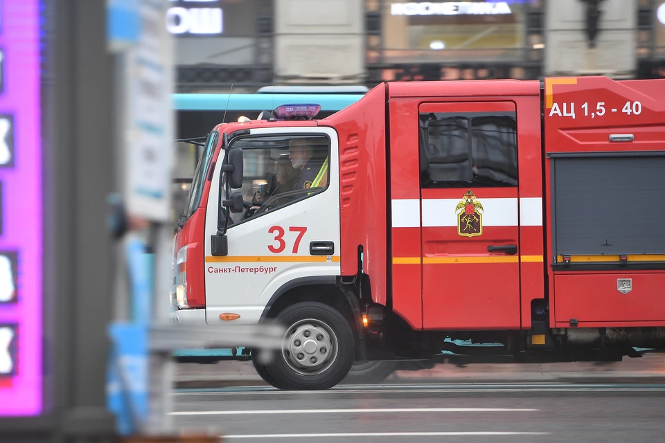 Огонь вспыхнул в двухкомнатной квартире в 1-м Рабфаковском переулке.
