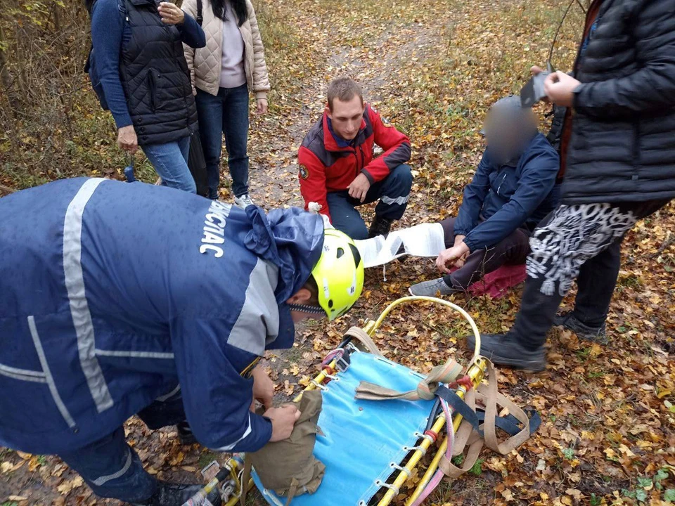 Спасатели оперативно обнаружили пострадавшего и оказали ему первую помощь. Фото: МЧС Крыма/Tg