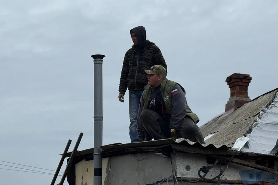 Активисты помогают пострадавшим от налёта дронов в Луганске. ФОТО: ОНФ