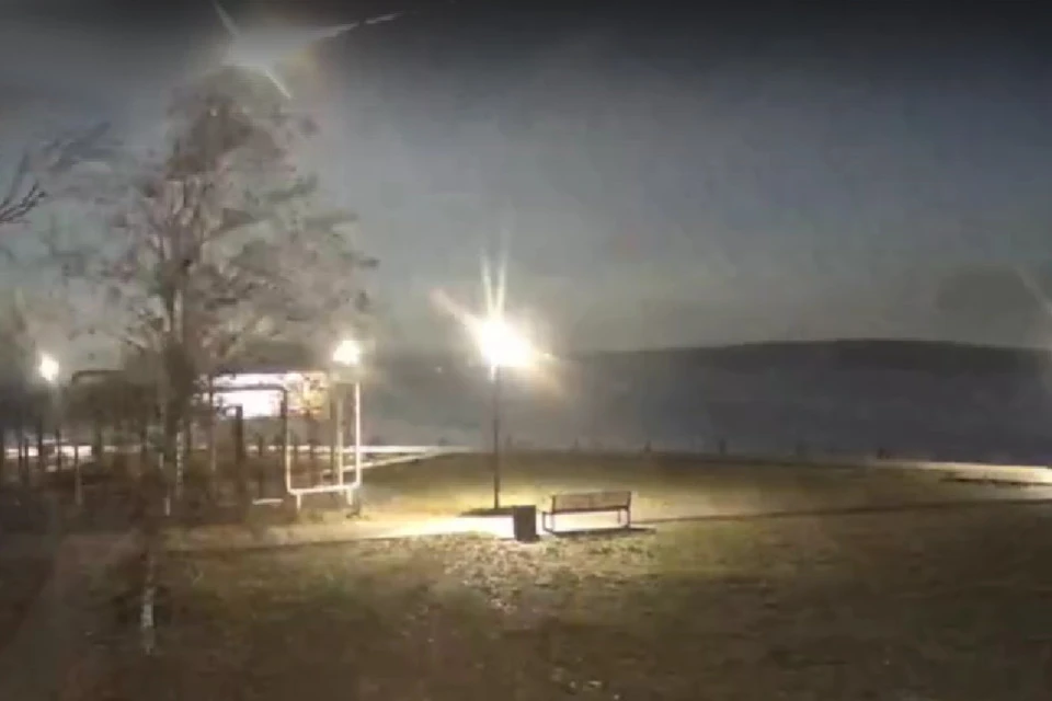 Светящийся объект (верх кадра, левее центра), кадры из Калязина. Фото: Администрация Калязинского округа