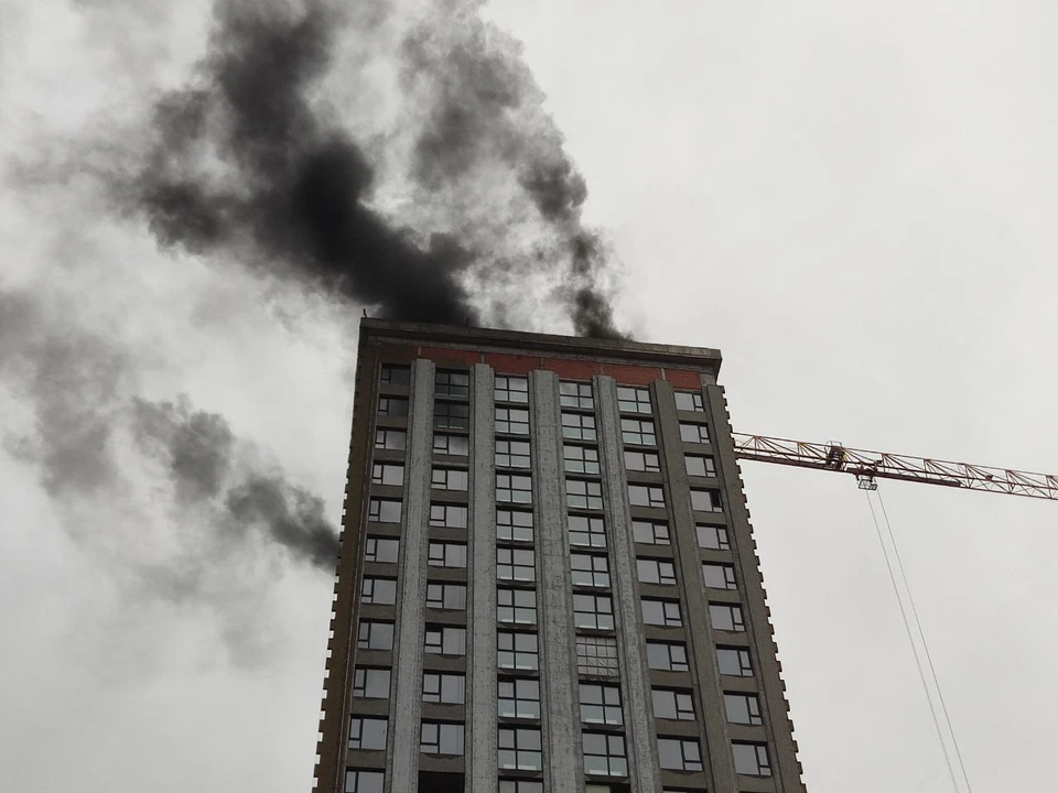 Строящийся 25-этажный дом вспыхнул в Рязани. Фото: https://t.me/rzn_brief