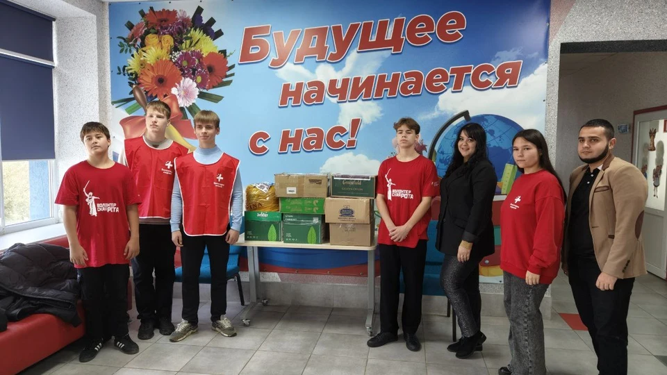 Школьники и педагоги собрали посылки для бойцов