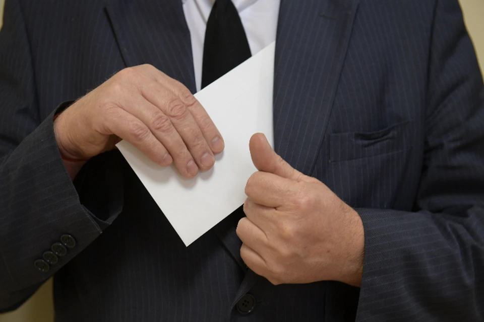 В аэропорту Иркутска иностранец пытался дать взятку полицейскому