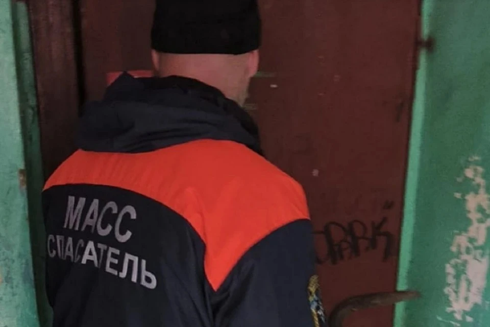 В Новосибирске мужчина застрял в ванне на пять дней. Фото: Спасатели МАСС
